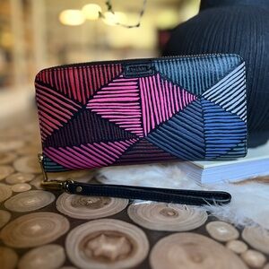 FOSSIL zip around wallet clutch color lines